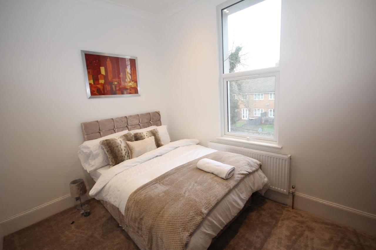 Great West Road Apartments Flat C London Ngoại thất bức ảnh