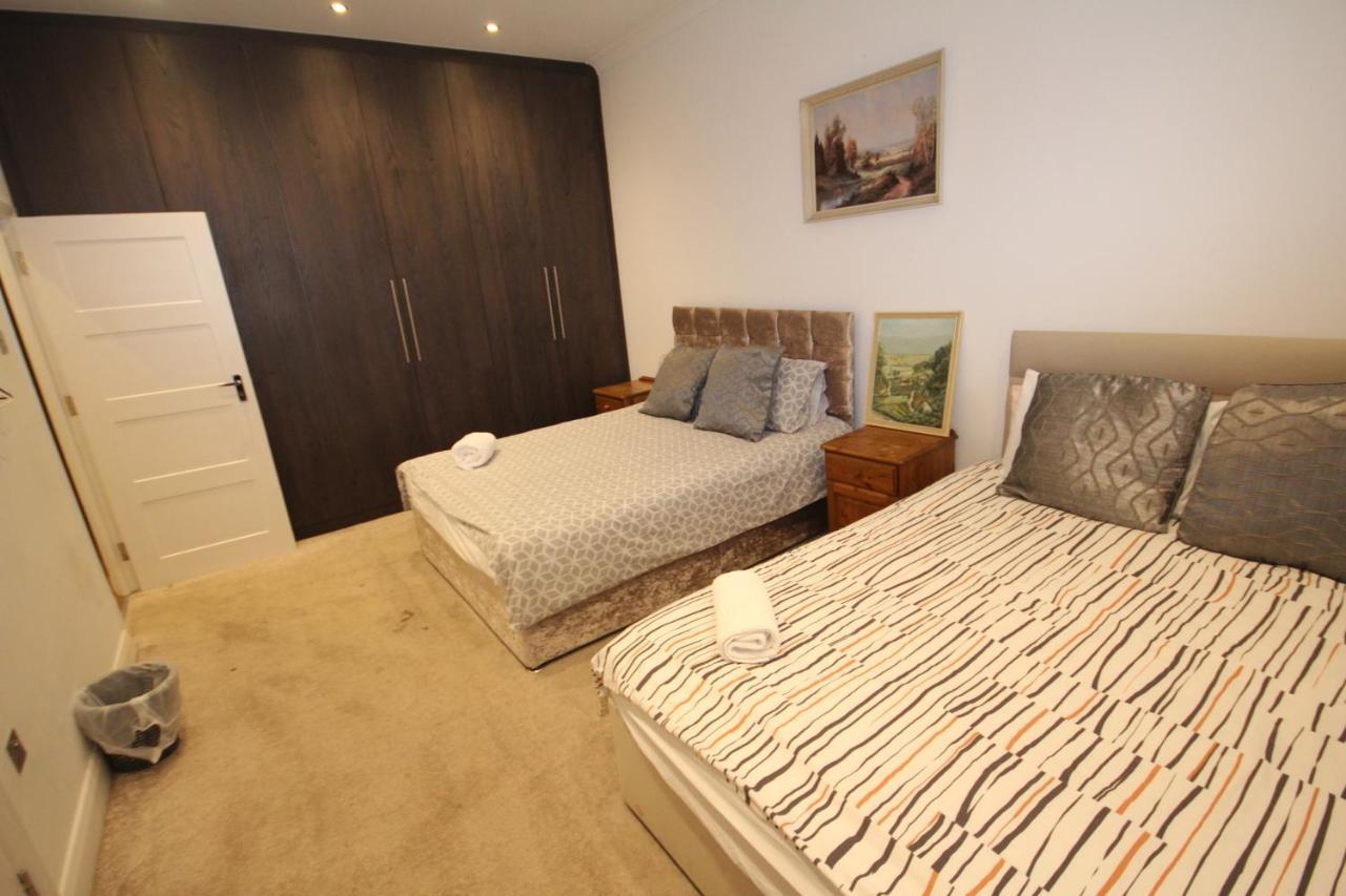 Great West Road Apartments Flat C London Ngoại thất bức ảnh